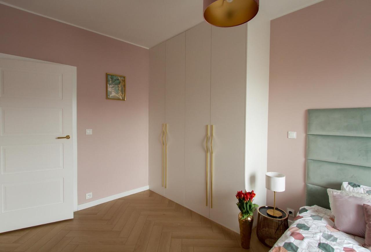 Nowy Apartment Przy Placu Szembeka Warschau Exterior foto